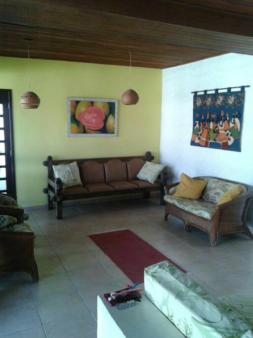 Sala com portas de vidro, bem iluminado e fresco