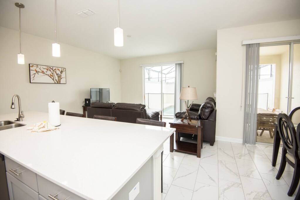 4843 Romeo Circle-4.jpg