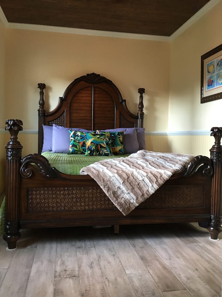 ¡Cama tamaño queen con las mejores sábanas en las que dormirás!