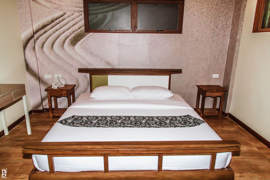 Ryokan Suite
Php 5,000
The Ryokan Suite has 1 super king bed that can accommodate up to 2 persons. The suite has a separate shower room and a bath tub.