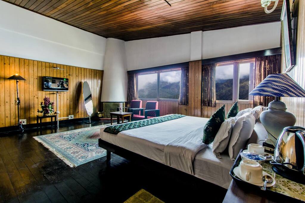 Another view of the room