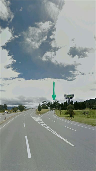 Variante hacia la derecha, para tomar bajo el puente en el área de La Caro.