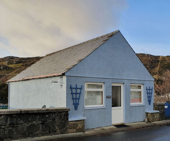 Unique Tarbert cottage with a marina view Houses for Rent in Isle of
