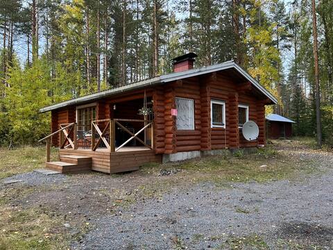 Log cabin by the lake / Log cabin on the lake