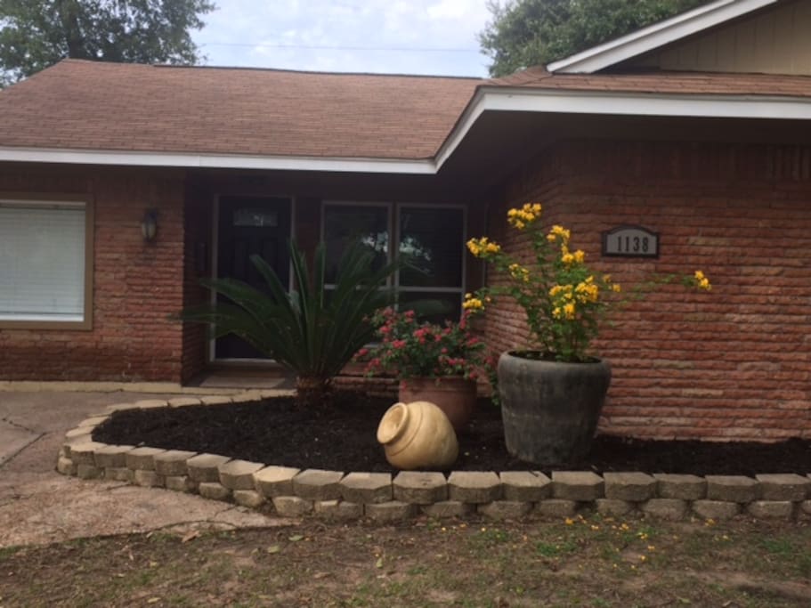 Cute remodeled 1950's home in a quaint little Houston neighborhood.