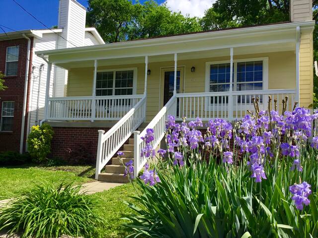 Spacious, Comfy, Close to Everything!