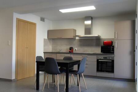 Appartement neuf design à 100m Place Catalogne