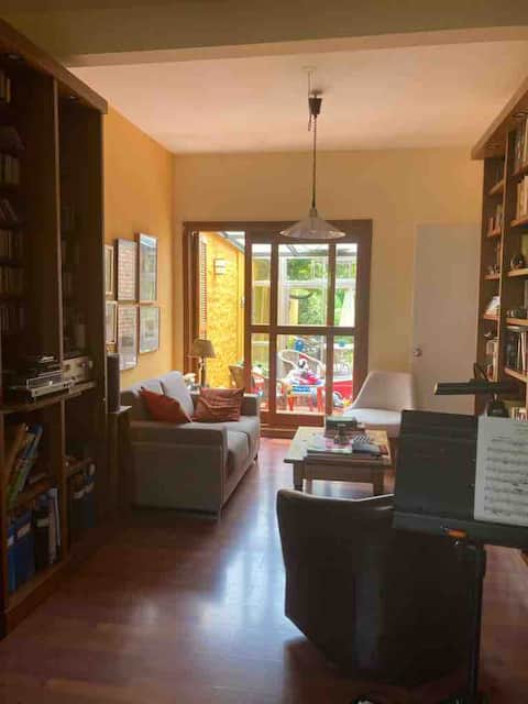Anuncio de Airbnb popular: A spectacular spa house in the city en Malvin