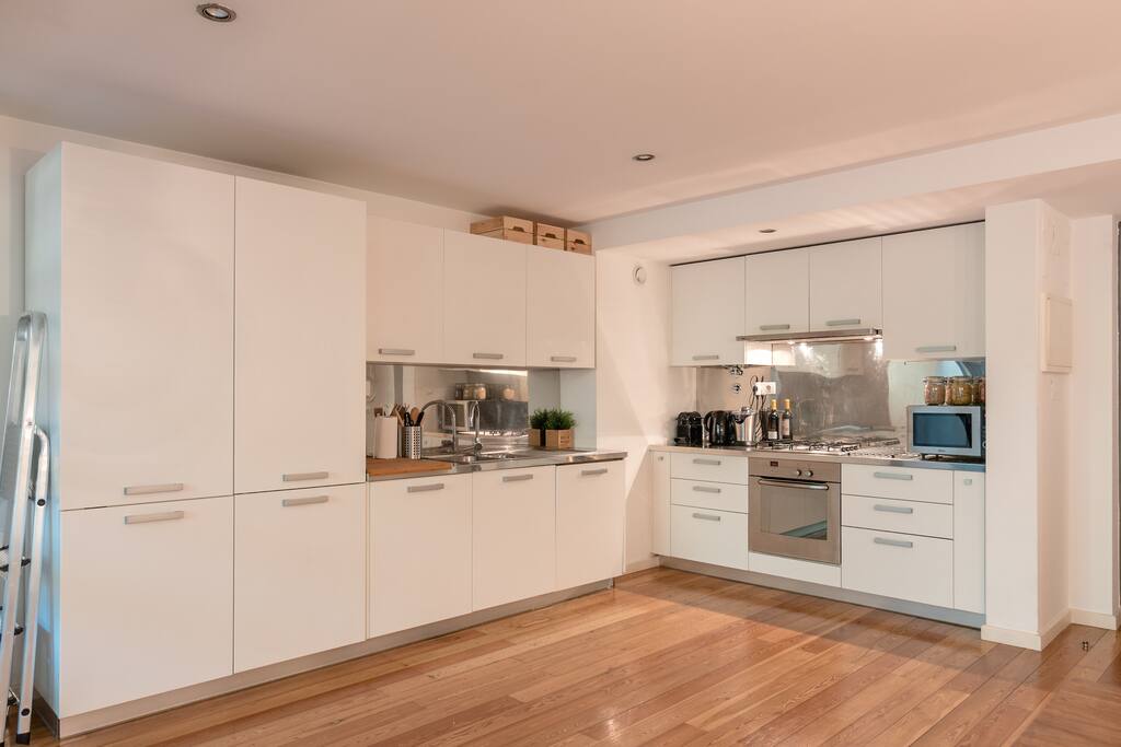 Kitchenette (perspective from dining room)