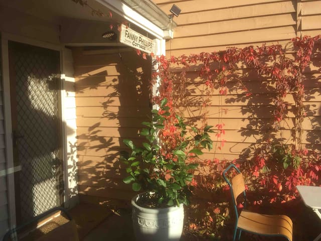 FANNY PHILLIPS COTTAGE : SUPER CENTRAL GEM