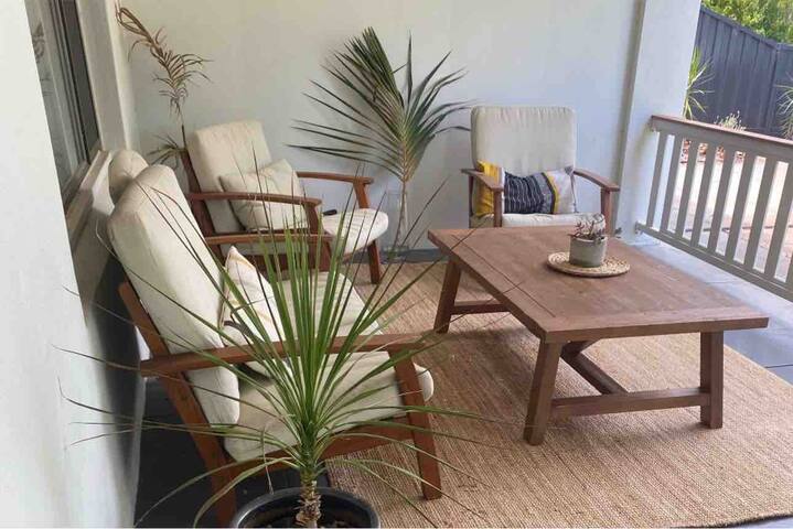 3×2 house with large backyard, pool, bbq and bar! gallery image 2