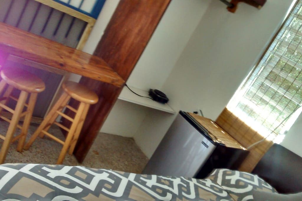Comfortable and clean Studio... Queen bed, refrigerator, desk, closet area, flat screen, a/c, and wifi... Perfect Surfer's Crash Pad!