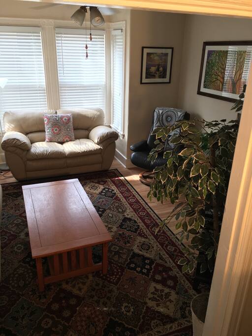 COZY MEETING WORKING SPACE