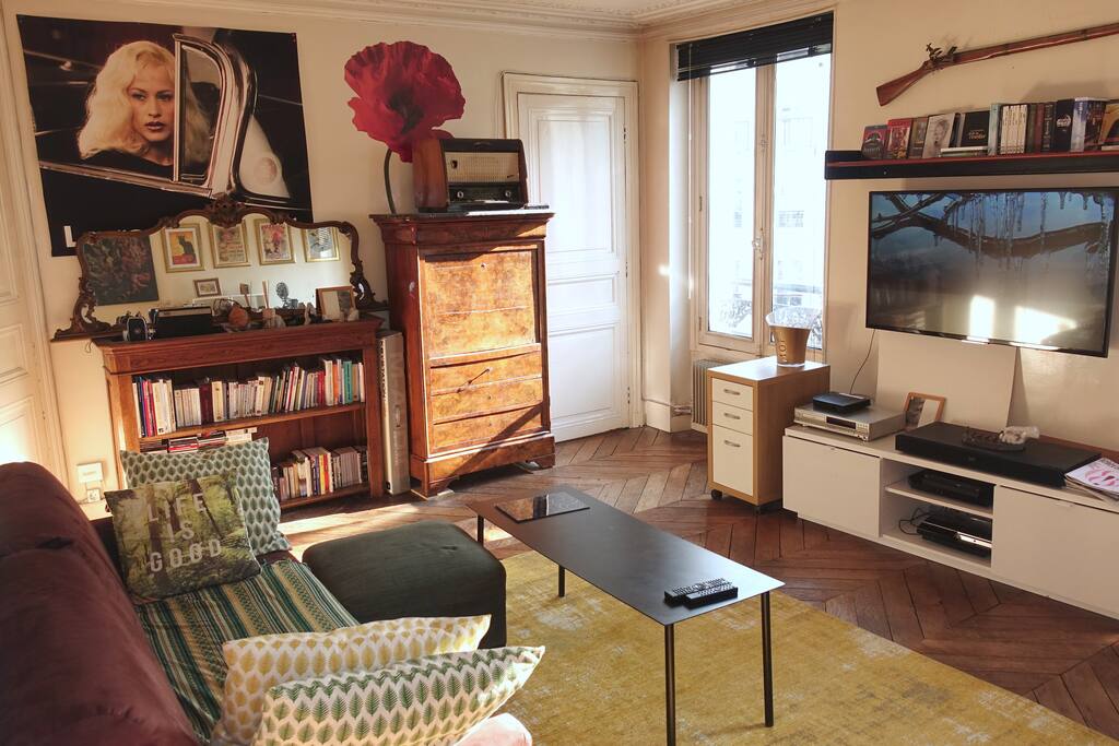 Salon with double sofa-bed (20m2)