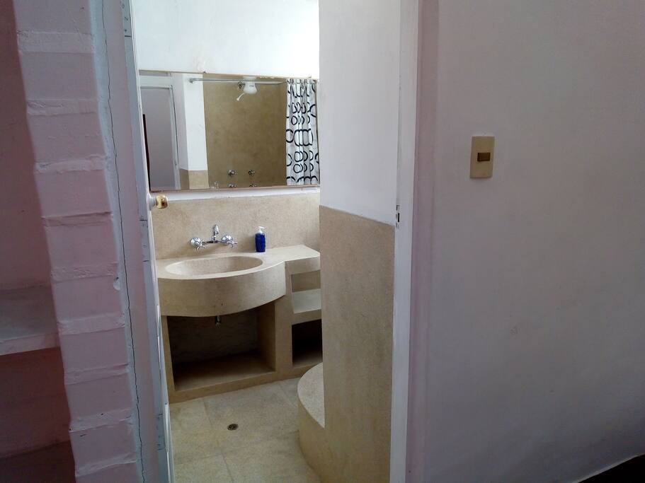 Baño amplio en cada Bungalow