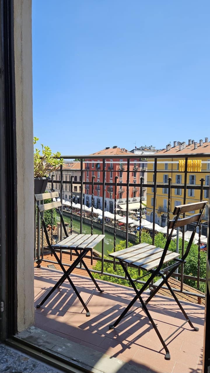 Charming flat on the Naviglio Grande