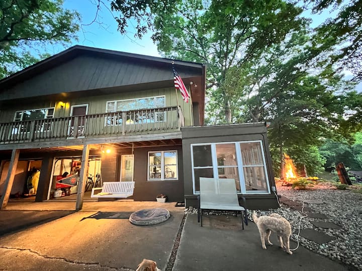 The Retreat at Wee Ma Tuk Lake Cottages for Rent in Cuba, Illinois