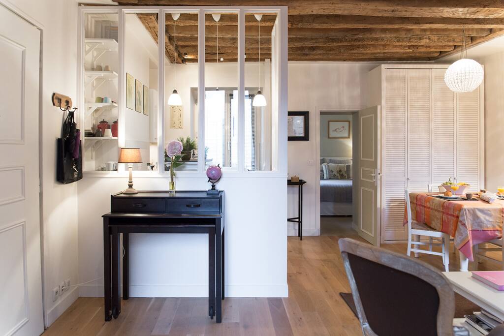 Entrance/desk