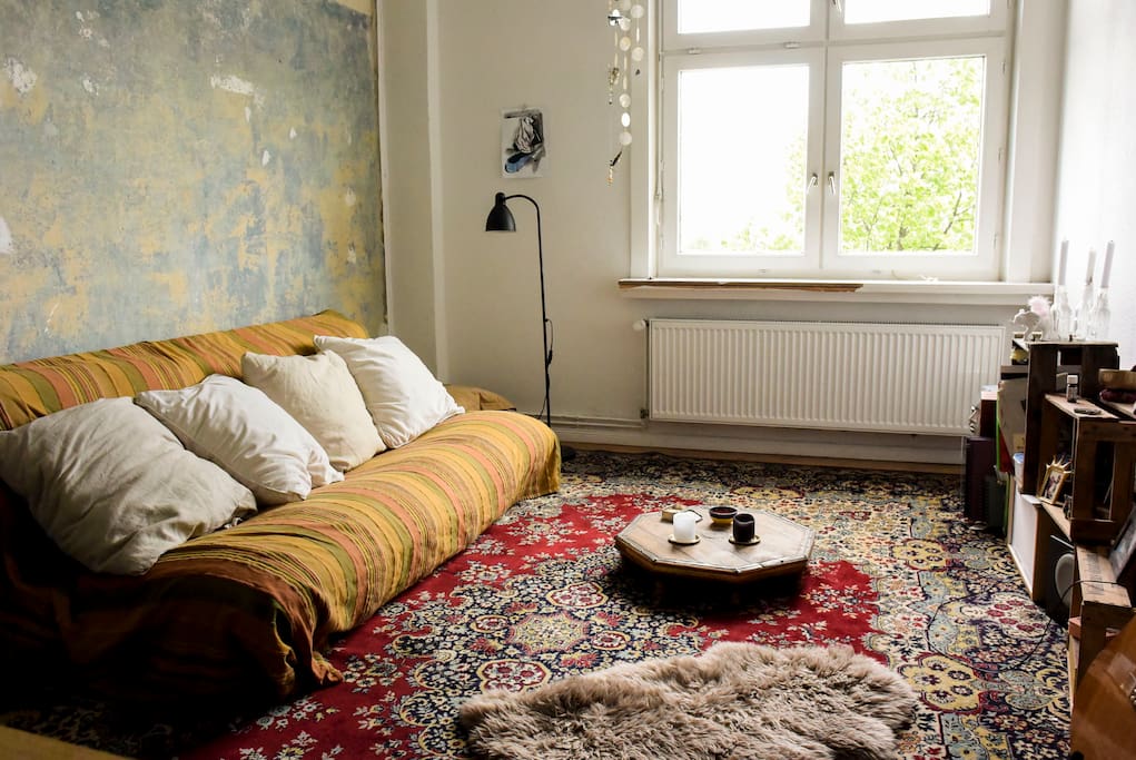 Dein Reich, nutze das Bett ganz einfach auch als Couch