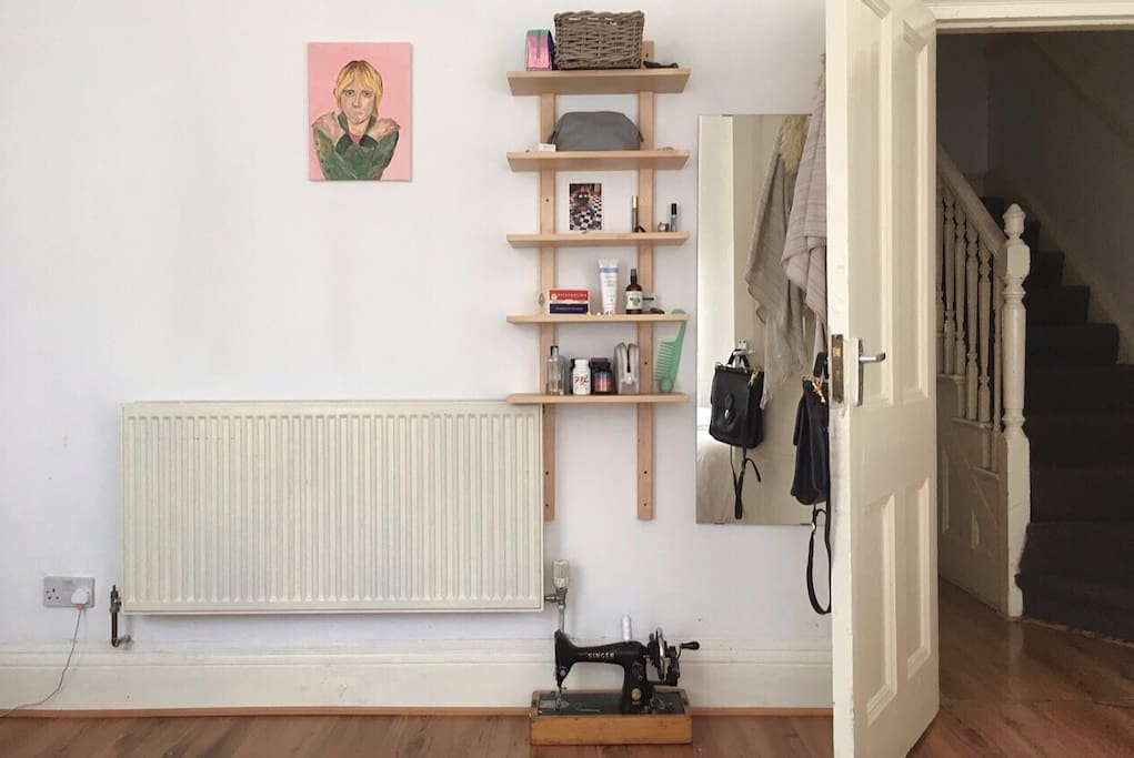 Bedroom - Shelving space for your toiletries & things