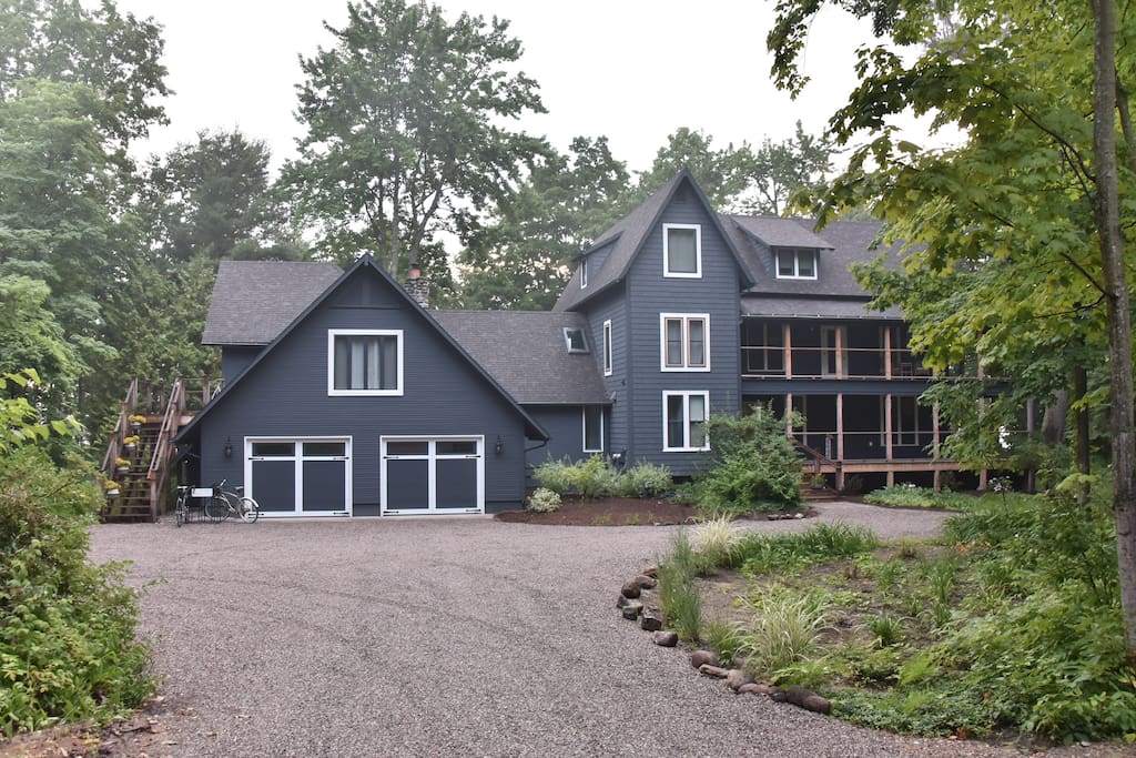 Large driveway and space for bikes, toys and vehicles