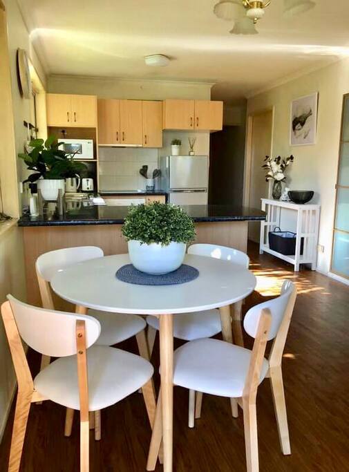 Dining & Kitchen