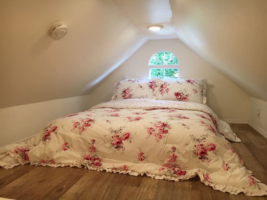Loft full bed