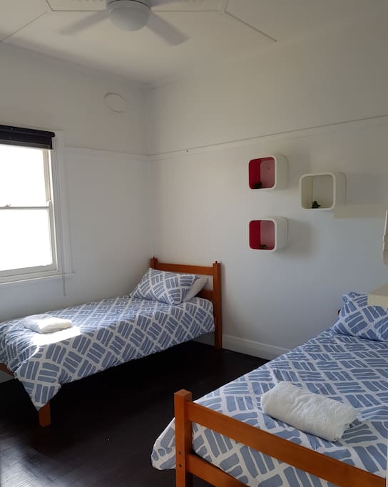 Second bedroom with 2 single beds