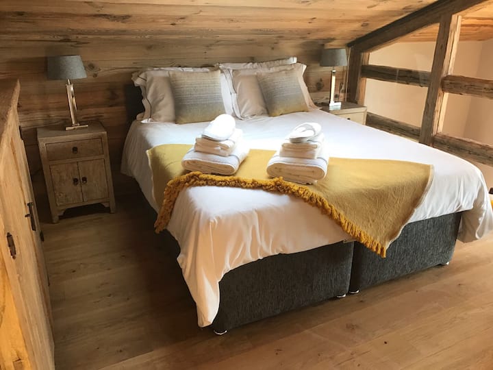 Луксозна спалня (може да бъде единична, ако предпочитате)