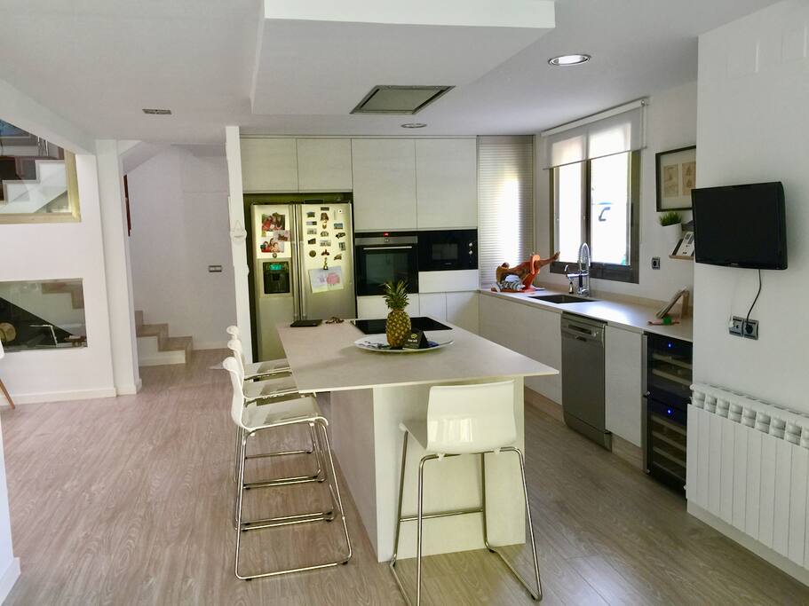 Cocina integrada en el salón.