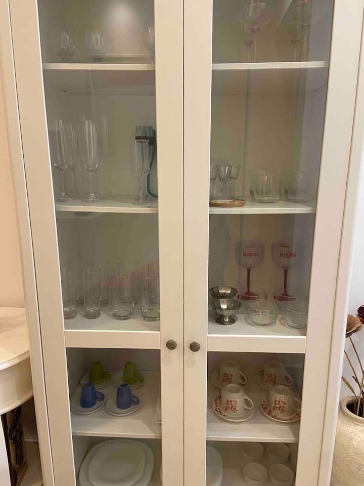 Კრისტალი ღვინის ჭიქებით, შამპანურით, ჭიქებით, ჭურჭლით, ჭიქებით თქვენი კომფორტისთვის 