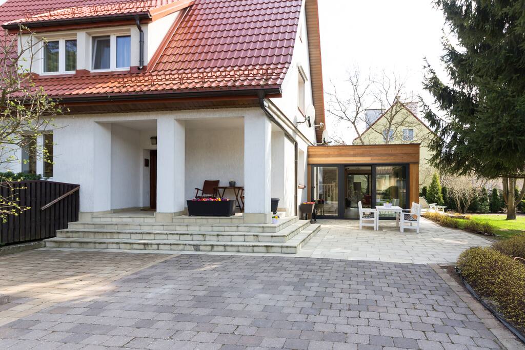 Outside patio with 2nd entrance to the sunroom (weather permitted)