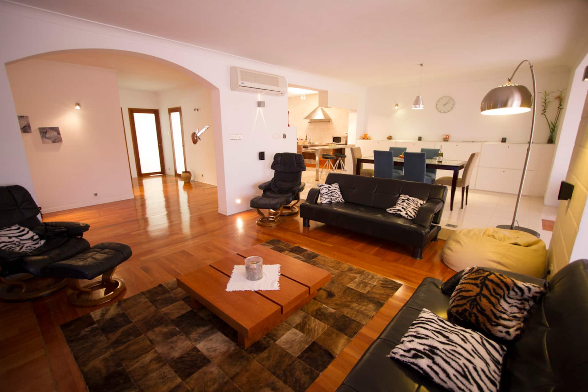 Sands - ground floor, seaviews, garden,jacuzzi spa