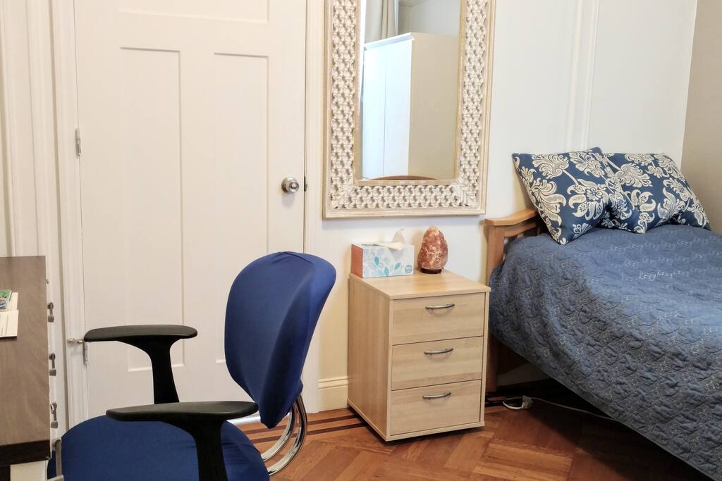 Salt lamp at your bedside