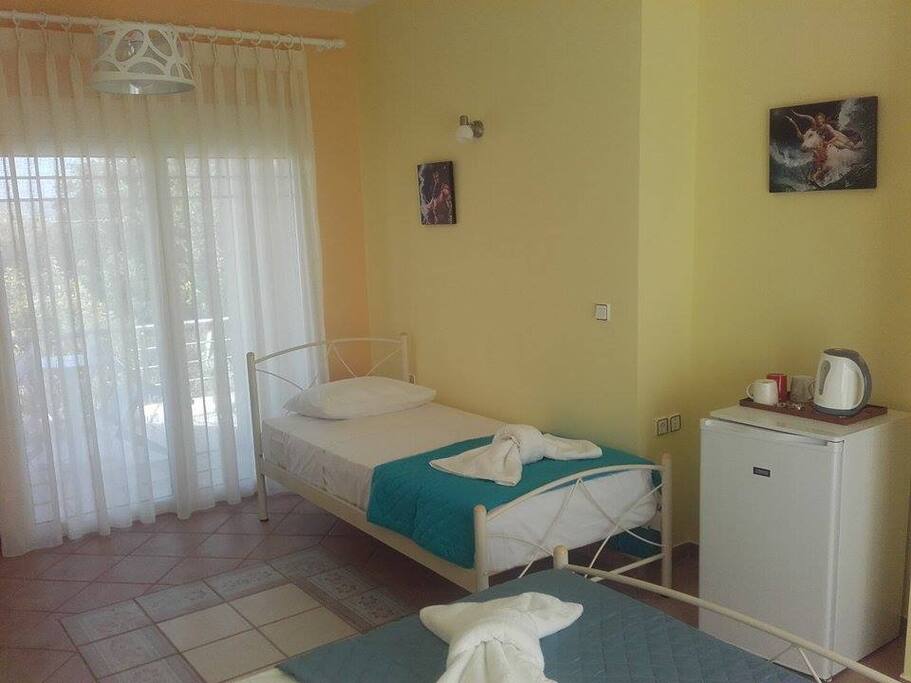 TRIPLE ROOM WITH SEA VIEW