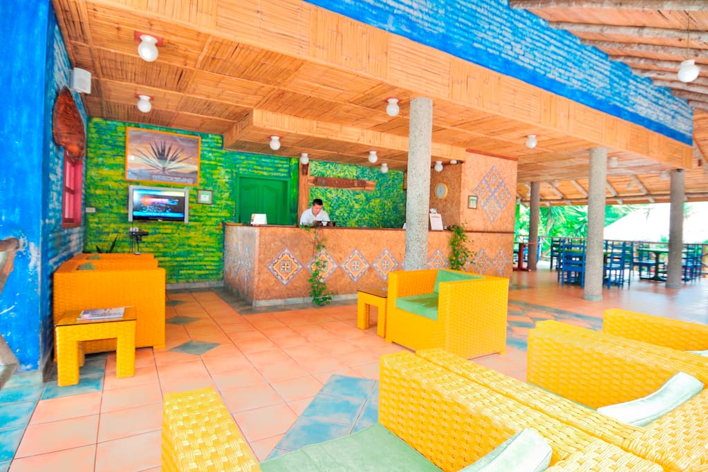 Amplio lobby-desayunador