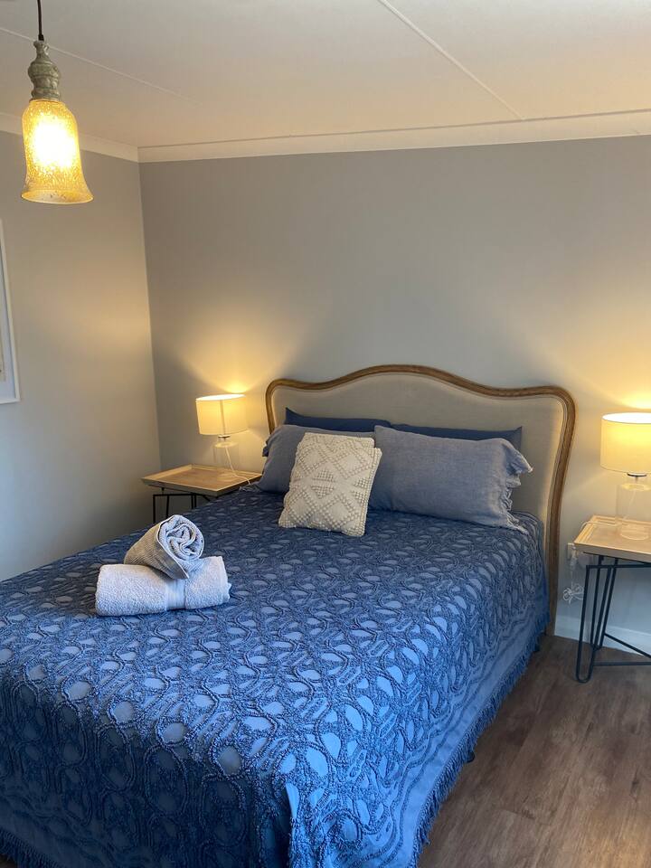 Спална соба 3 брачен кревет (широк 150 