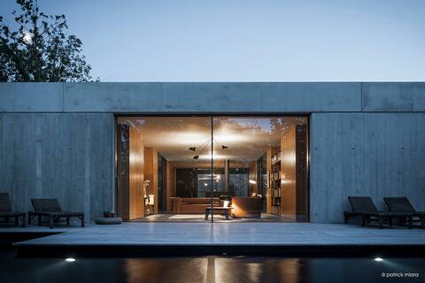 Glass & concrete house, a Modernist dream!