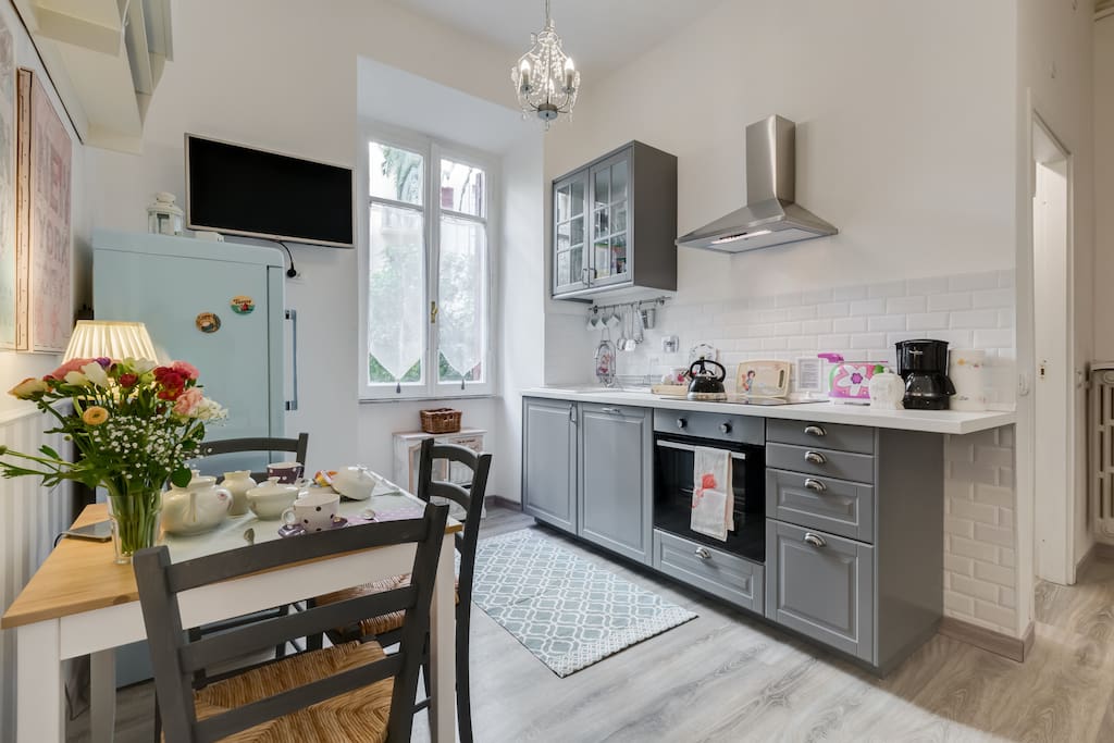 Living room: sitting area and kitchen/soggiorno: cucina e area pasti