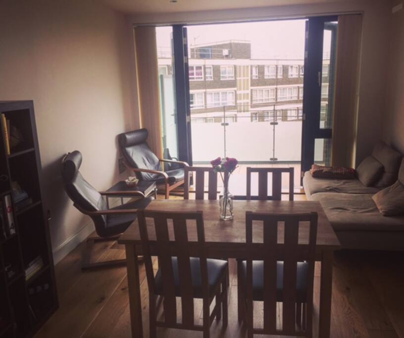 Living room/balcony