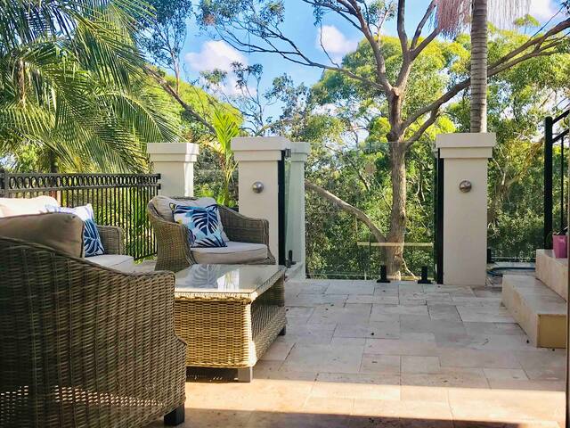 Resort style living 10 mins to Manly, pool spa gym gallery image 4