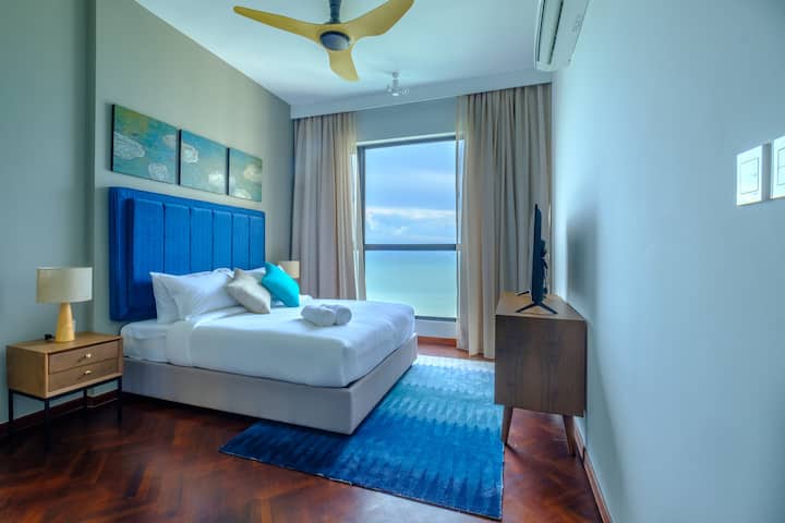 Magnificent Beachfront 3br Seaview Apartment - Batu Ferringhi