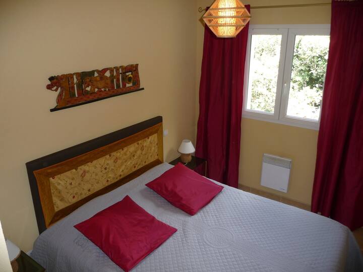 1号卧室有一张160x200厘米的床