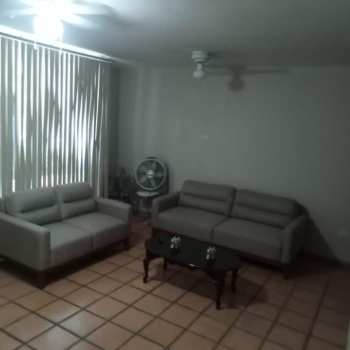 Casa Grande En Locación Central Cerca De La Playa - La Paz