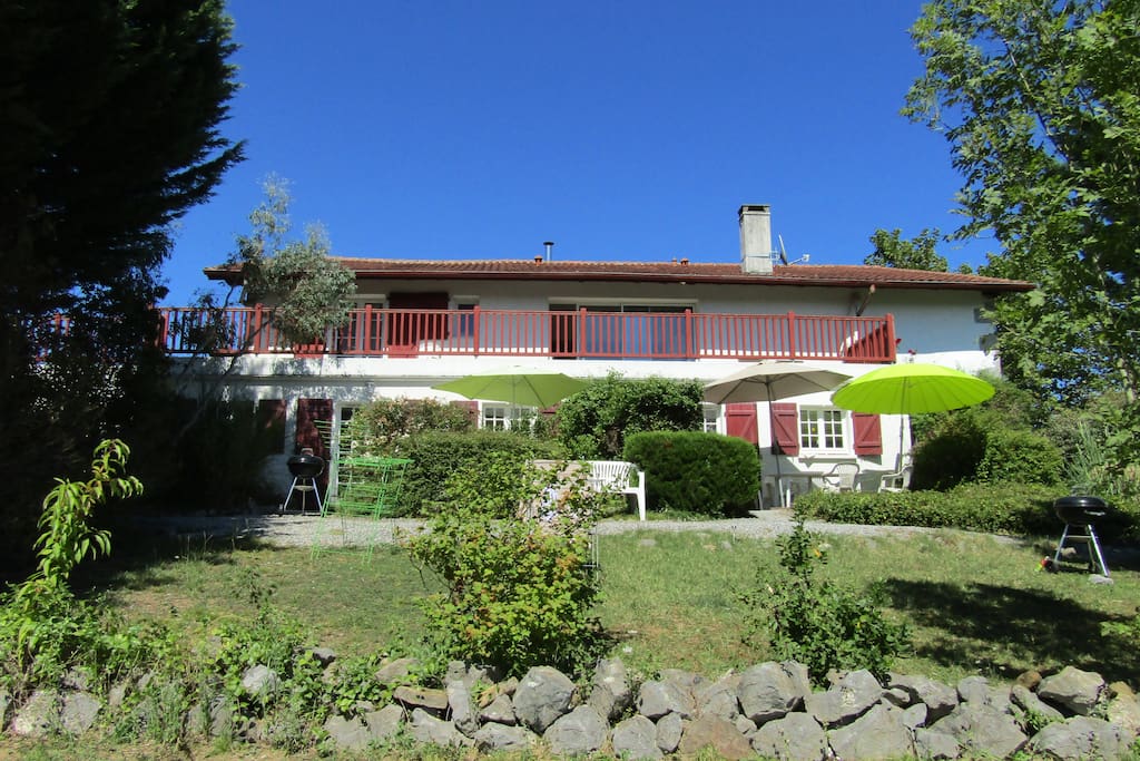 En façade