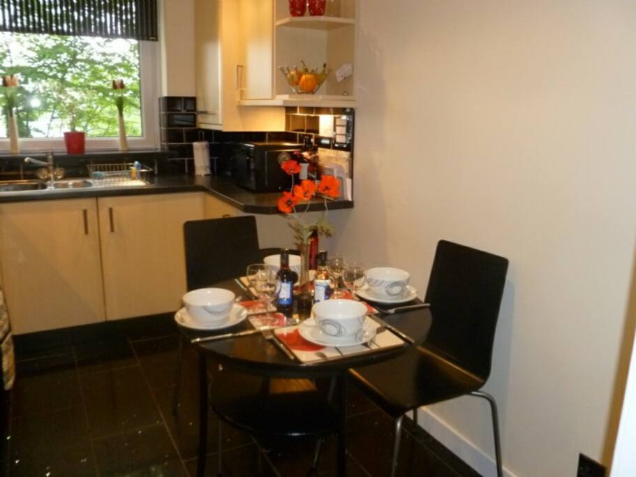 Modern Fully Fitted Kitchen
