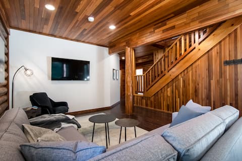 Top Airbnb: Reid Manor: Tranquil home on 3 acre greenbelt in Maple Ridge