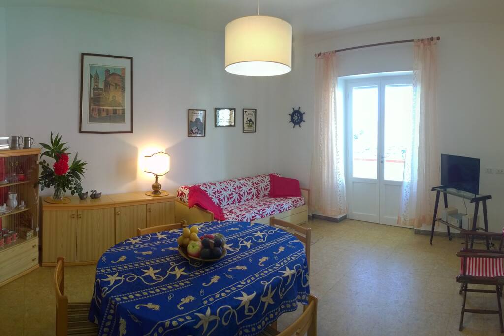 Salotto con vista mare