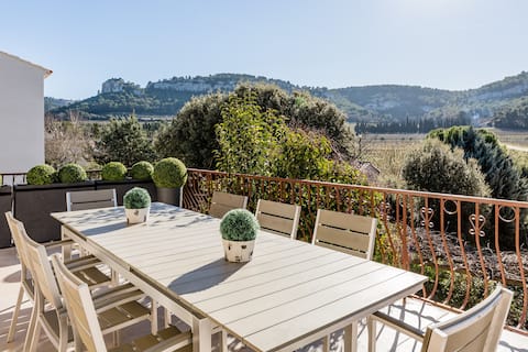 Villa 10 min from Cassis, dominant view of the vineyards