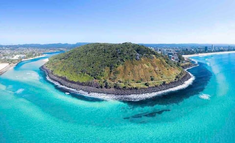 Popular Airbnb listing: Unit in the heart of Burleigh. 1 night stay avail in Burleigh Heads